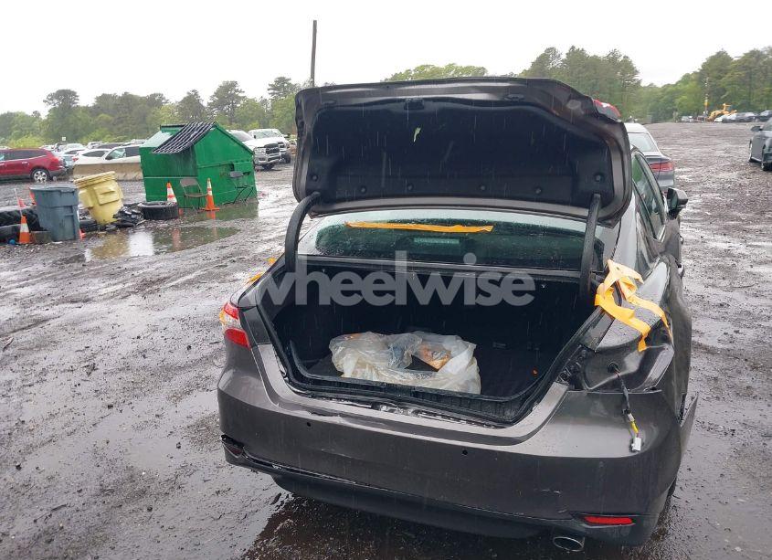 Photo 16 of 2018 Toyota Camry XLE (VIN 4T1B11HK5JU018498)