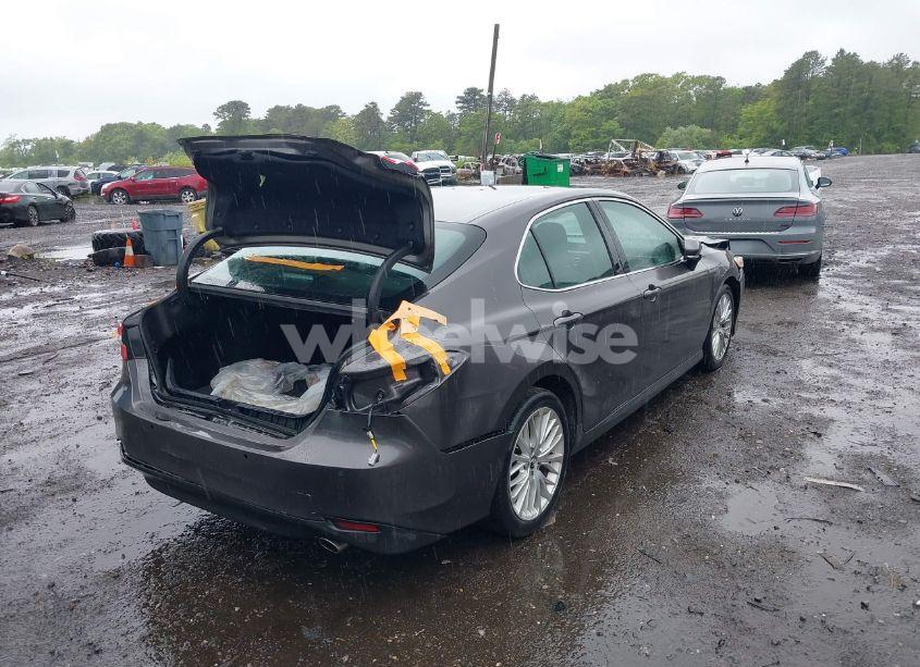 Photo 4 of 2018 Toyota Camry XLE (VIN 4T1B11HK5JU018498)