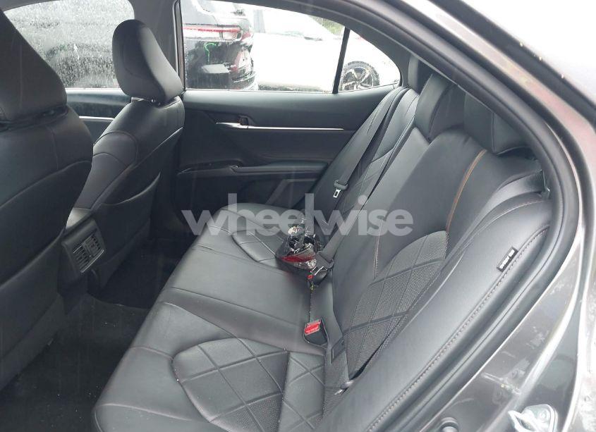 Photo 8 of 2018 Toyota Camry XLE (VIN 4T1B11HK5JU018498)