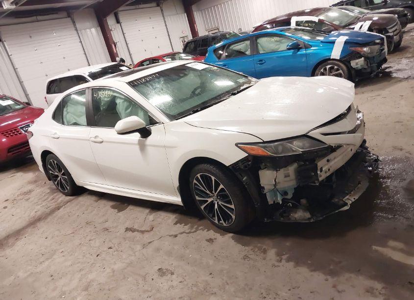 Photo 13 of 2018 Toyota Camry SE (VIN 4T1B11HK5JU027993)