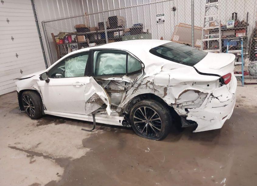 Photo 14 of 2018 Toyota Camry SE (VIN 4T1B11HK5JU027993)