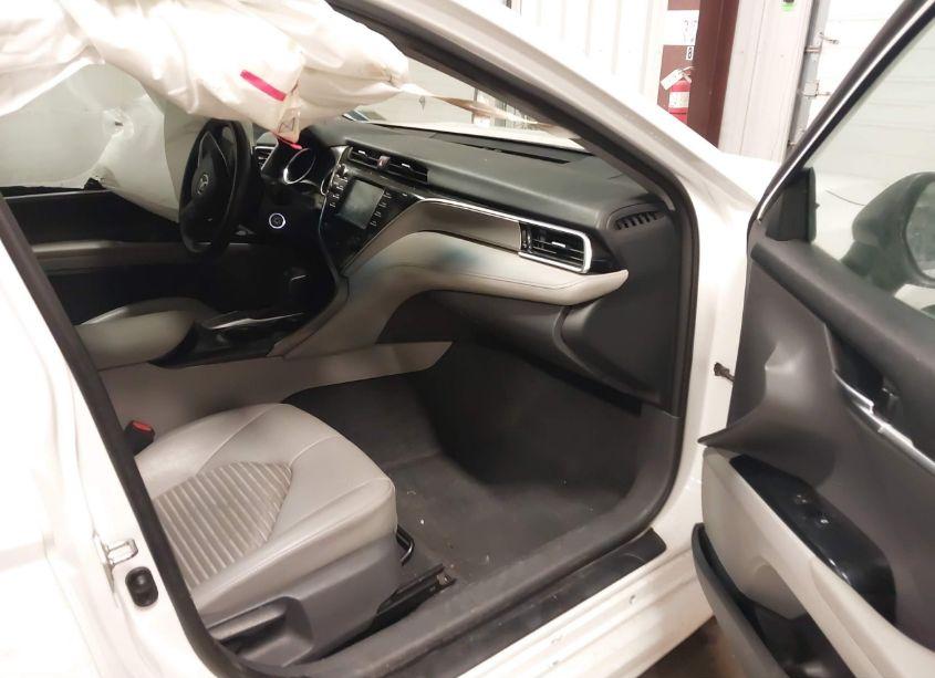 Photo 5 of 2018 Toyota Camry SE (VIN 4T1B11HK5JU027993)