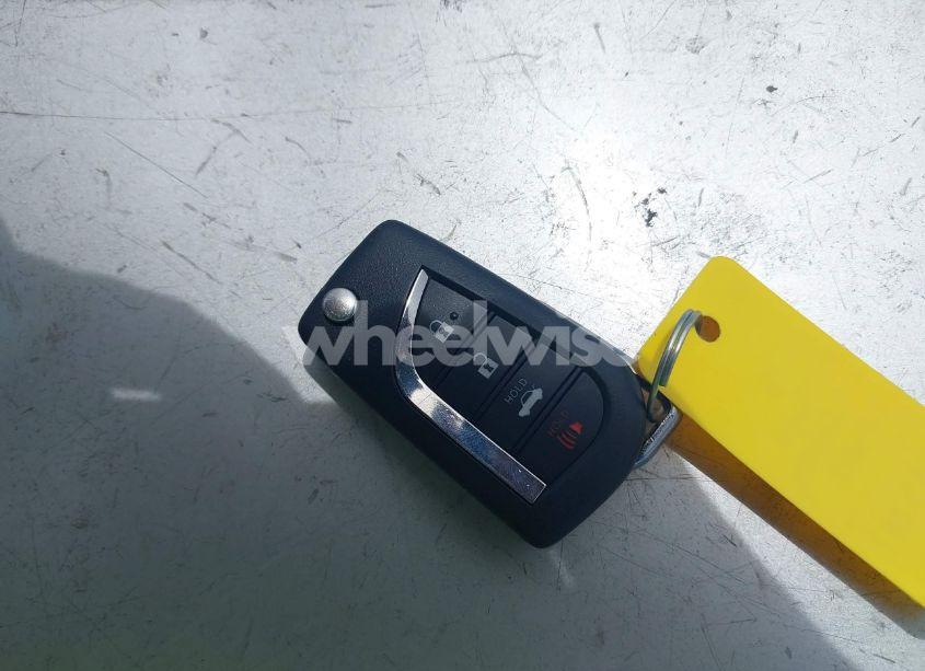 Photo 11 of 2018 Toyota Camry LE (VIN 4T1B11HK5JU045281)