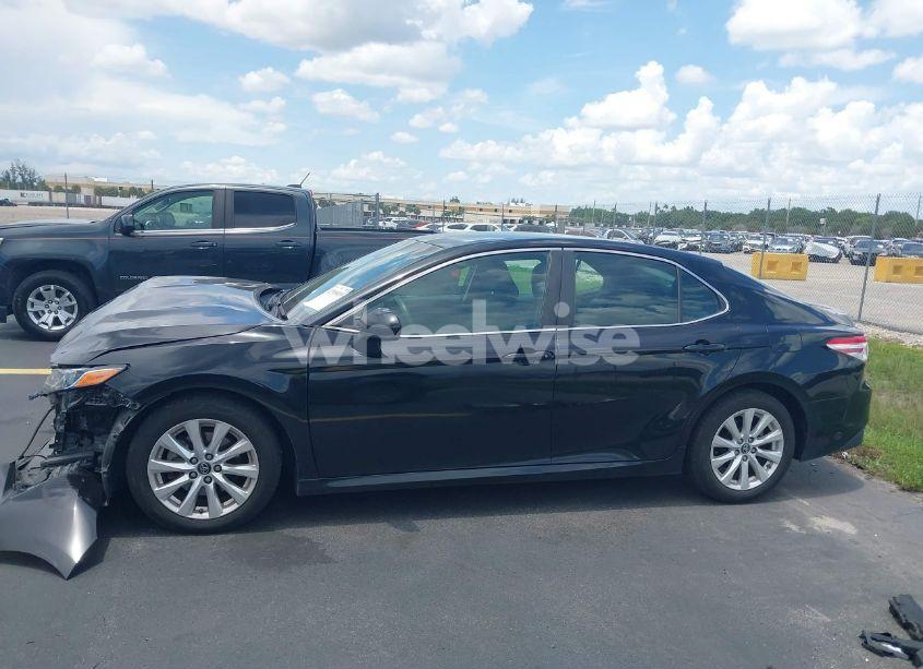 Photo 14 of 2018 Toyota Camry LE (VIN 4T1B11HK5JU045281)