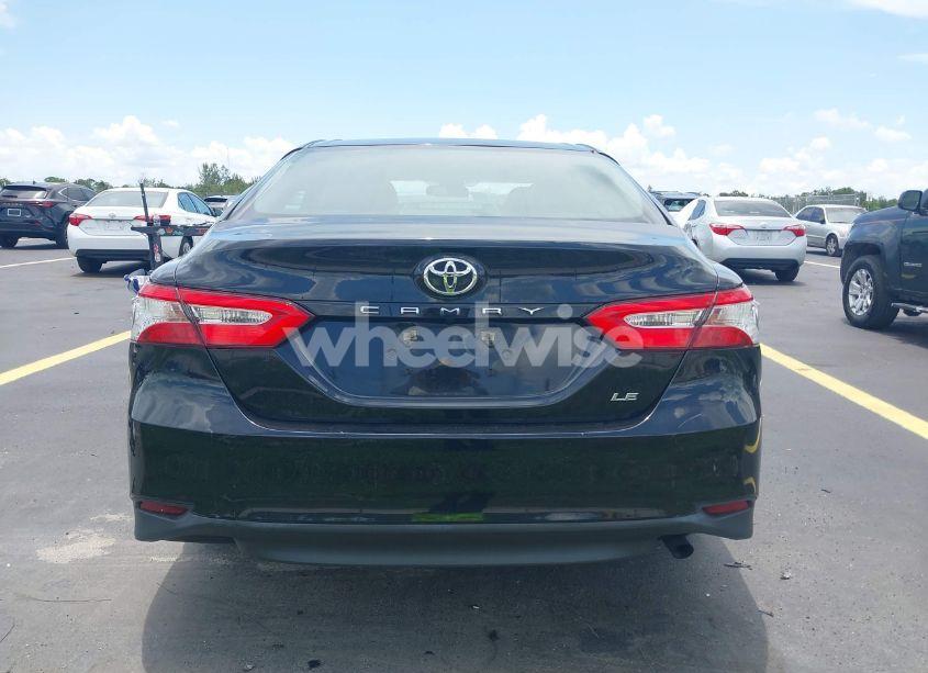 Photo 16 of 2018 Toyota Camry LE (VIN 4T1B11HK5JU045281)