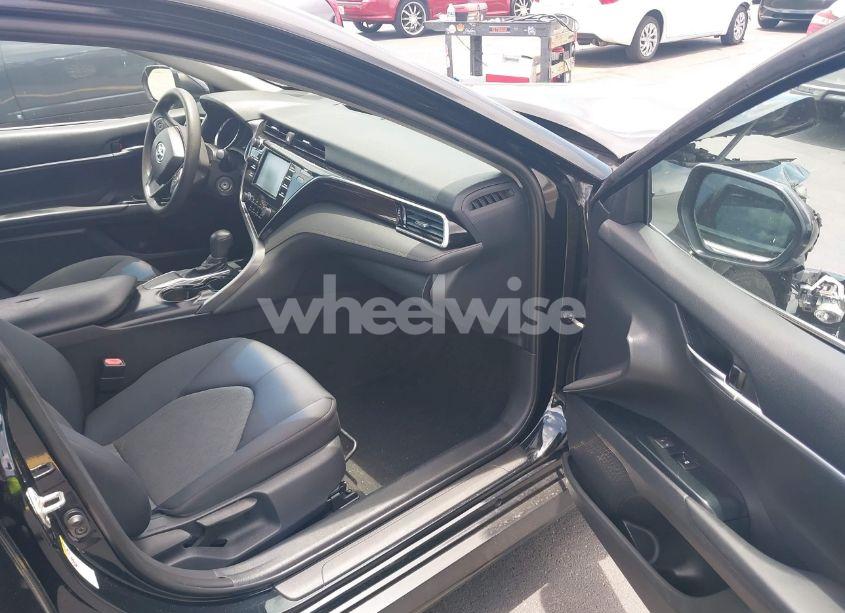 Photo 5 of 2018 Toyota Camry LE (VIN 4T1B11HK5JU045281)