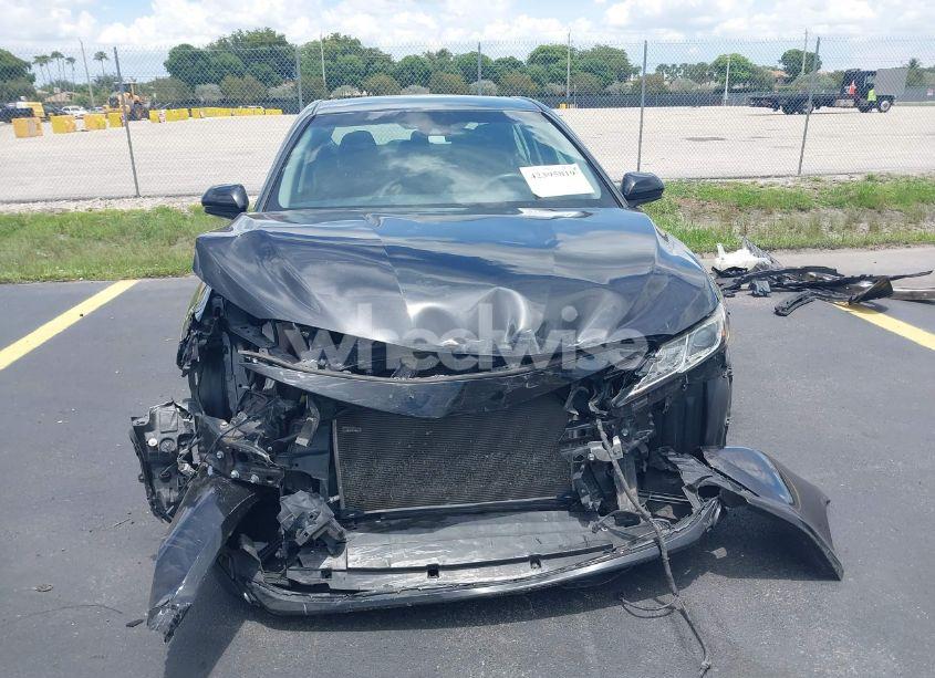 Photo 6 of 2018 Toyota Camry LE (VIN 4T1B11HK5JU045281)