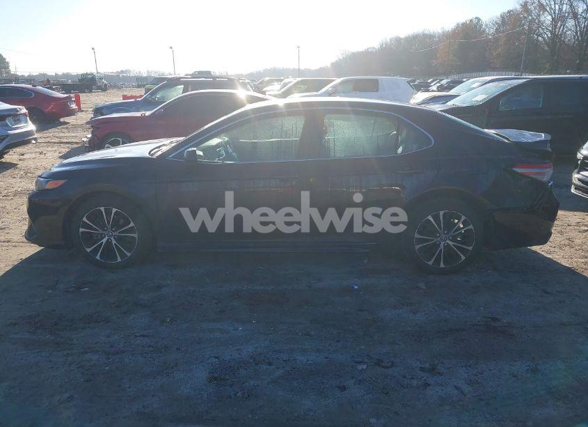 Photo 14 of 2018 Toyota Camry SE (VIN 4T1B11HK5JU054532)