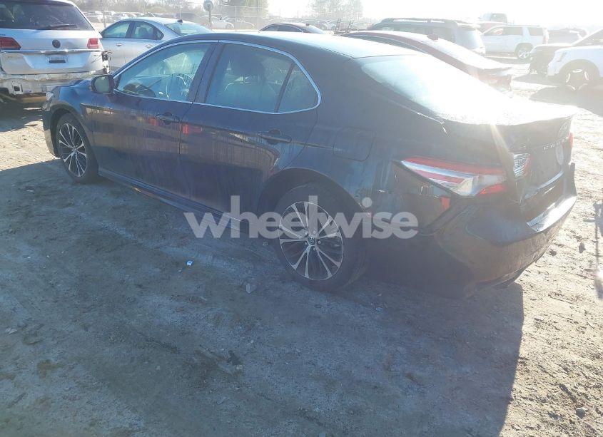 Photo 3 of 2018 Toyota Camry SE (VIN 4T1B11HK5JU054532)