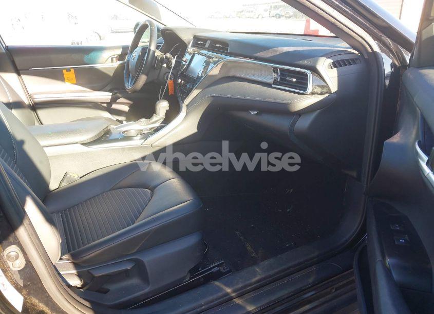 Photo 5 of 2018 Toyota Camry SE (VIN 4T1B11HK5JU054532)