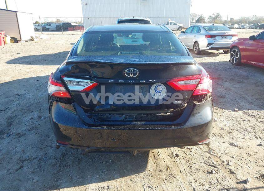 Photo 6 of 2018 Toyota Camry SE (VIN 4T1B11HK5JU054532)