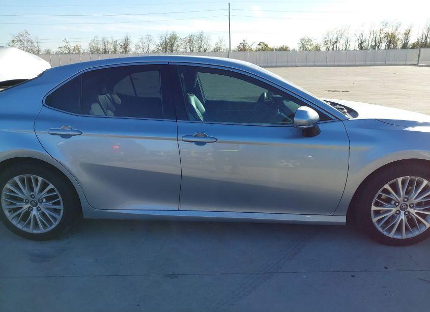 Photo 14 of 2018 Toyota Camry XLE (VIN 4T1B11HK5JU060301)