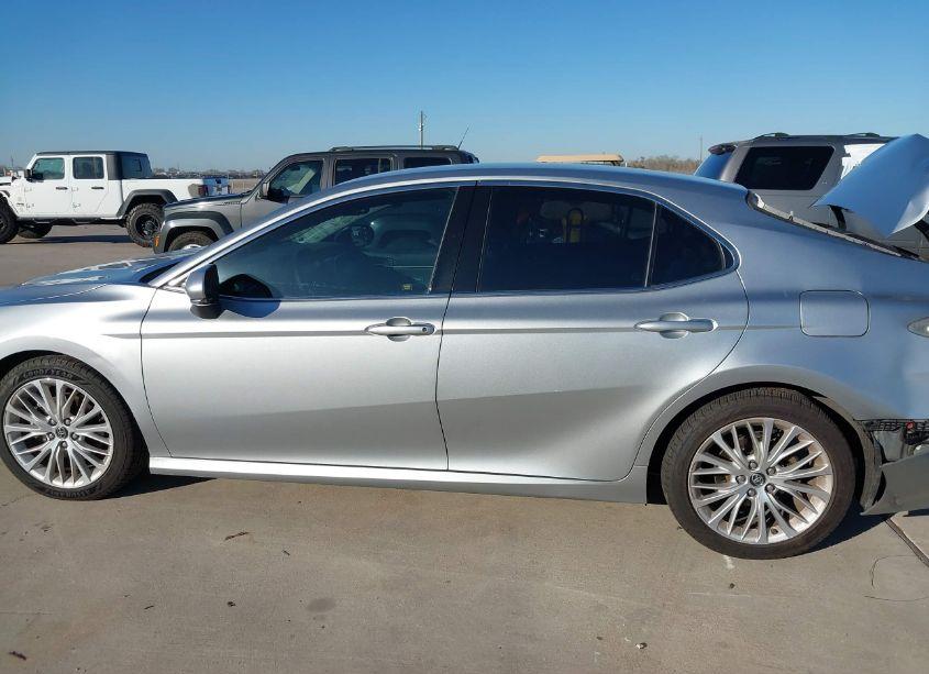 Photo 15 of 2018 Toyota Camry XLE (VIN 4T1B11HK5JU060301)