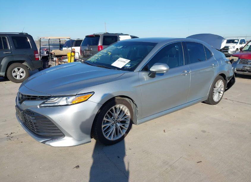 Photo 2 of 2018 Toyota Camry XLE (VIN 4T1B11HK5JU060301)