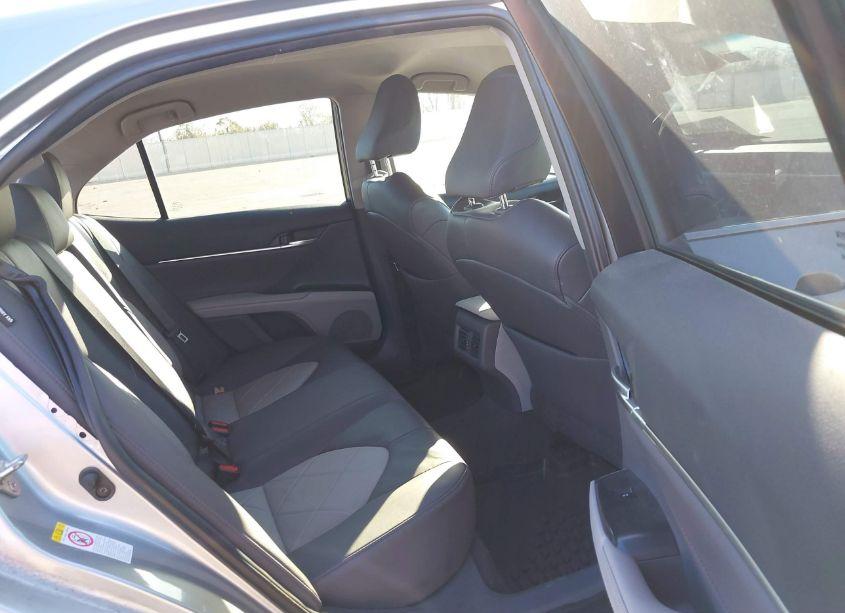 Photo 8 of 2018 Toyota Camry XLE (VIN 4T1B11HK5JU060301)