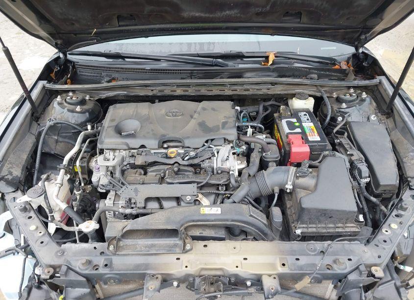 Photo 10 of 2018 Toyota Camry LE (VIN 4T1B11HK5JU069788)