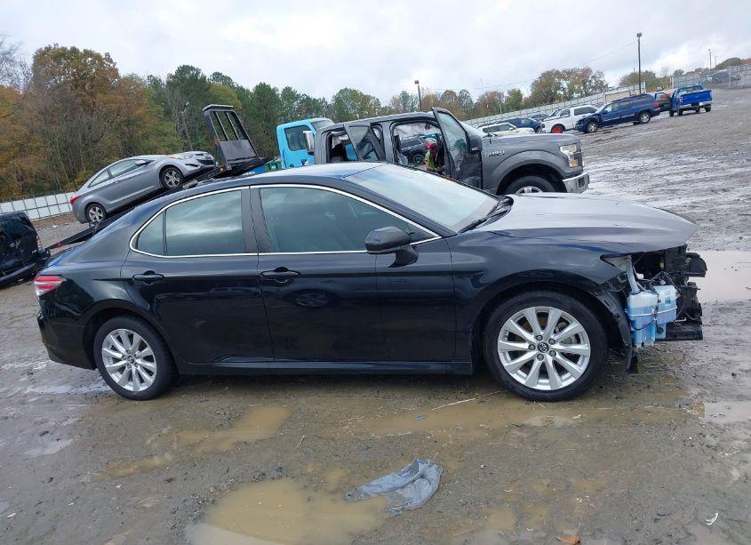 Photo 14 of 2018 Toyota Camry LE (VIN 4T1B11HK5JU069788)