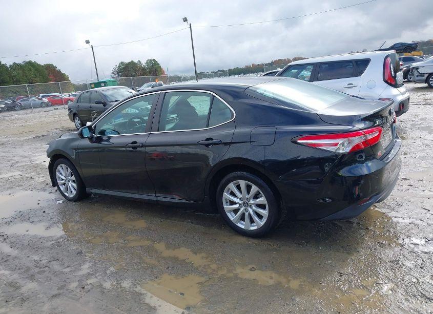 Photo 15 of 2018 Toyota Camry LE (VIN 4T1B11HK5JU069788)