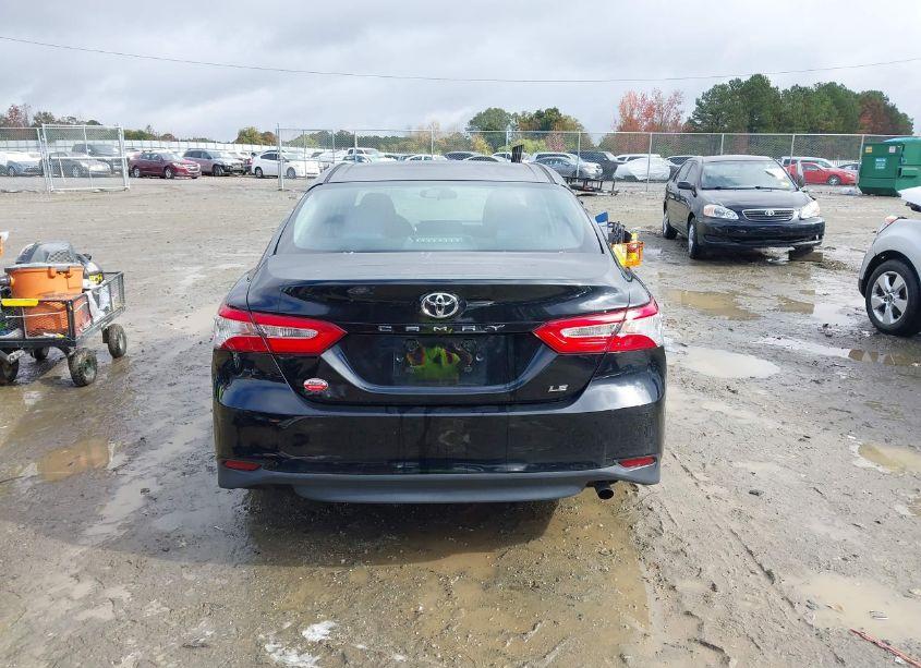 Photo 17 of 2018 Toyota Camry LE (VIN 4T1B11HK5JU069788)