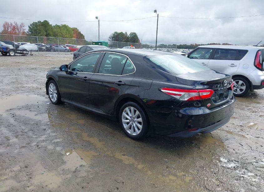 Photo 3 of 2018 Toyota Camry LE (VIN 4T1B11HK5JU069788)