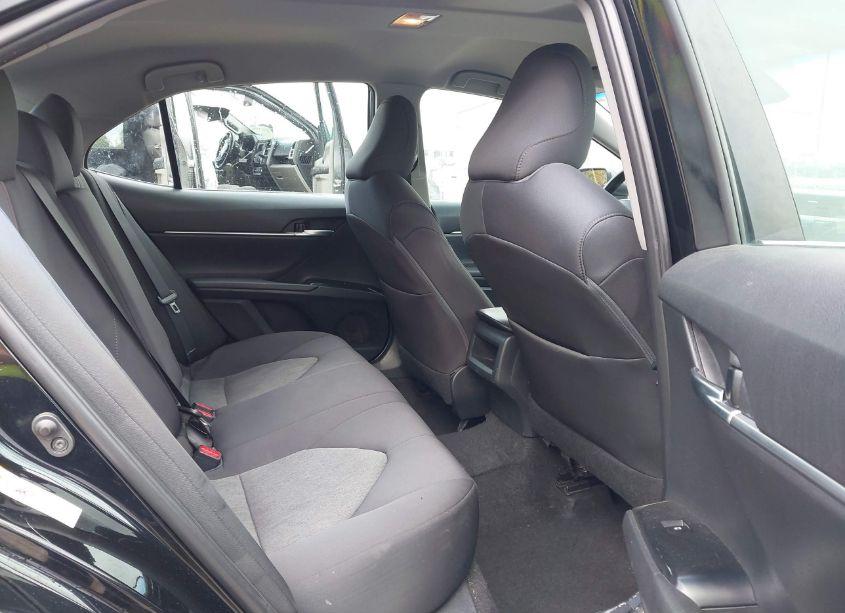 Photo 8 of 2018 Toyota Camry LE (VIN 4T1B11HK5JU069788)