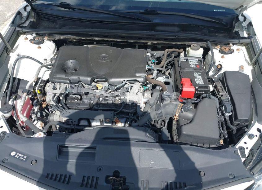 Photo 10 of 2018 Toyota Camry LE (VIN 4T1B11HK5JU074876)