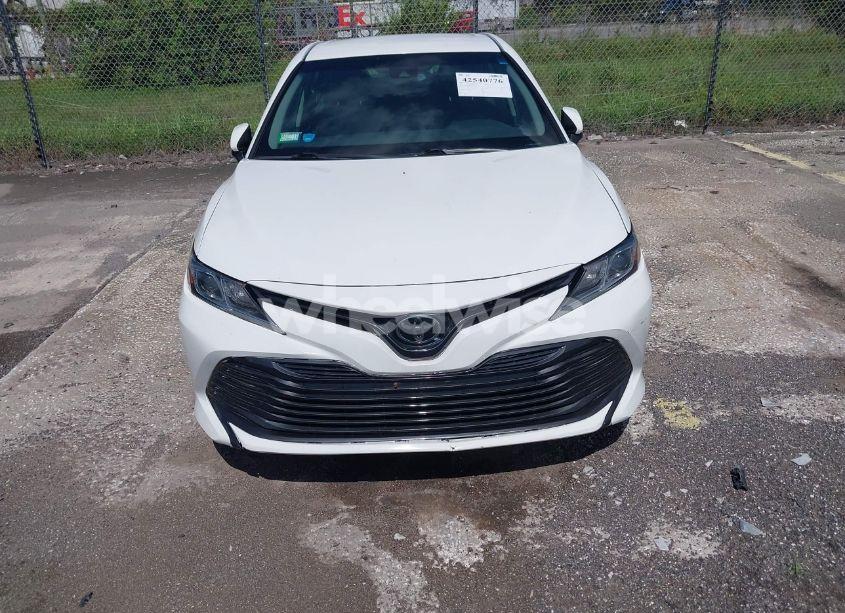 Photo 12 of 2018 Toyota Camry LE (VIN 4T1B11HK5JU074876)