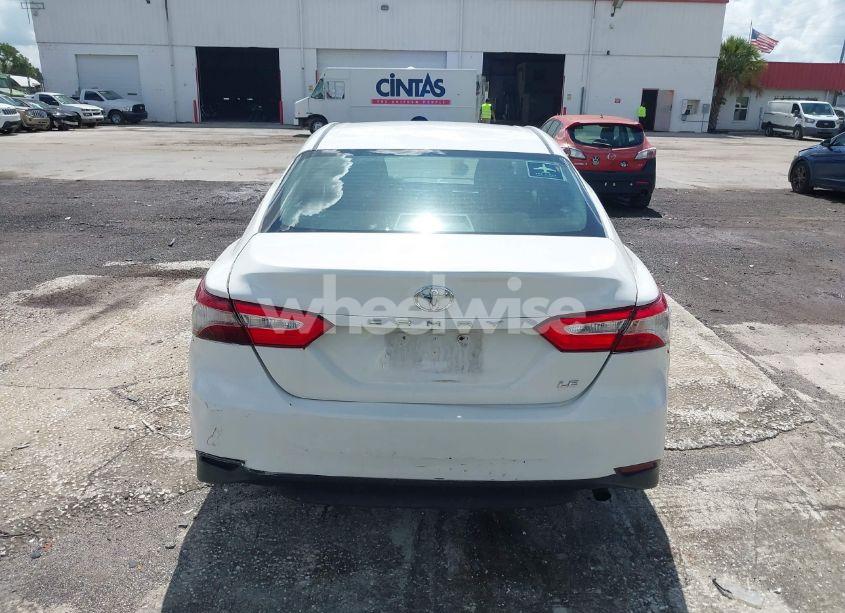 Photo 16 of 2018 Toyota Camry LE (VIN 4T1B11HK5JU074876)