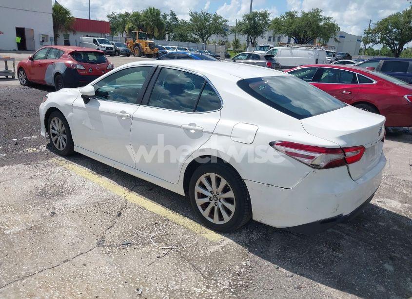 Photo 3 of 2018 Toyota Camry LE (VIN 4T1B11HK5JU074876)