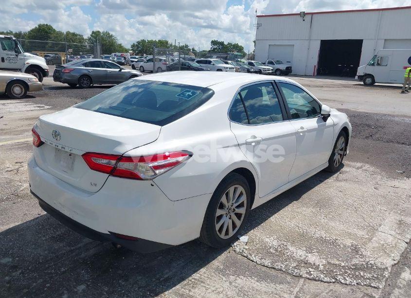 Photo 4 of 2018 Toyota Camry LE (VIN 4T1B11HK5JU074876)