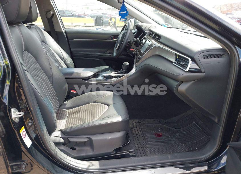 Photo 5 of 2018 Toyota Camry SE (VIN 4T1B11HK5JU076028)