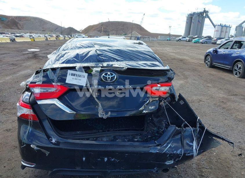 Photo 6 of 2018 Toyota Camry SE (VIN 4T1B11HK5JU076028)