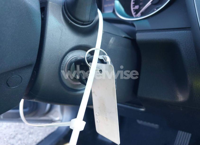 Photo 11 of 2018 Toyota Camry LE (VIN 4T1B11HK5JU084338)