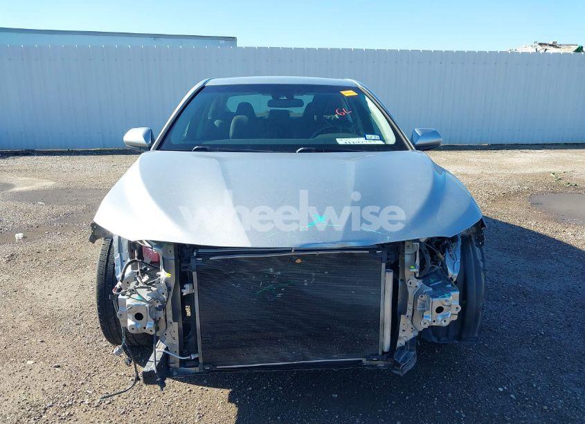 Photo 13 of 2018 Toyota Camry LE (VIN 4T1B11HK5JU084338)