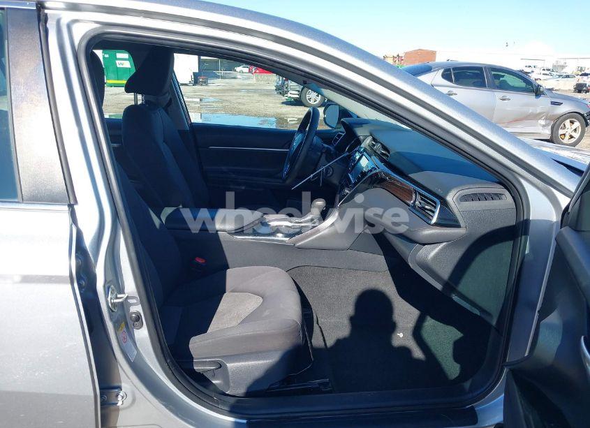 Photo 5 of 2018 Toyota Camry LE (VIN 4T1B11HK5JU084338)