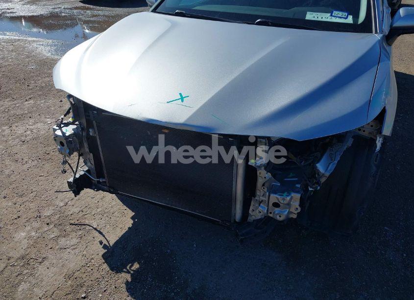 Photo 6 of 2018 Toyota Camry LE (VIN 4T1B11HK5JU084338)