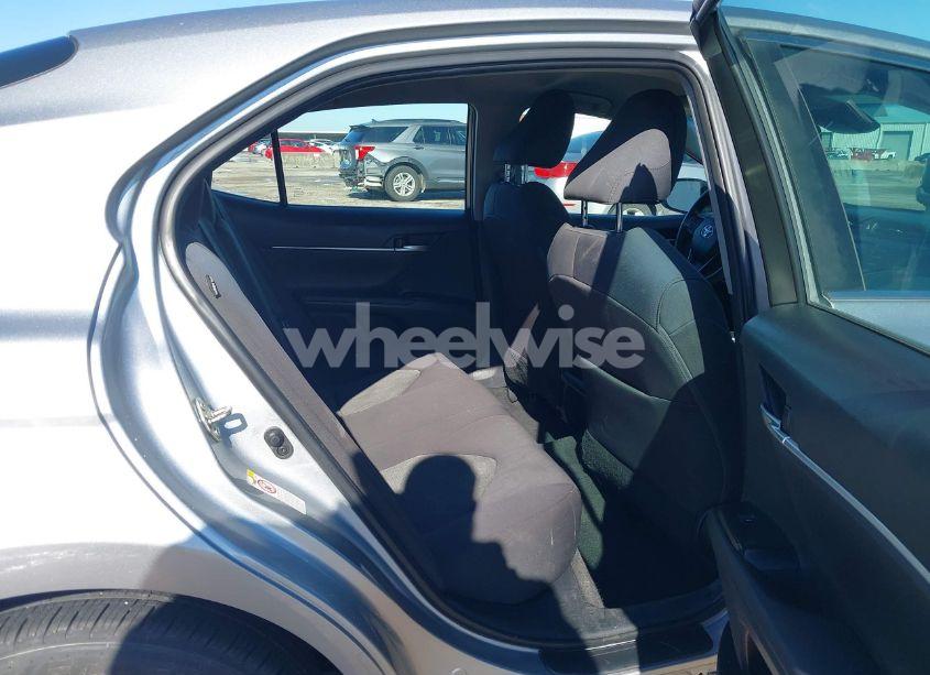 Photo 8 of 2018 Toyota Camry LE (VIN 4T1B11HK5JU084338)