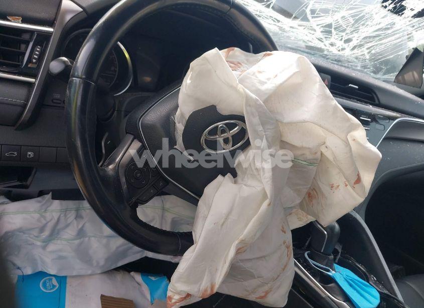 Photo 12 of 2018 Toyota Camry SE (VIN 4T1B11HK5JU088440)