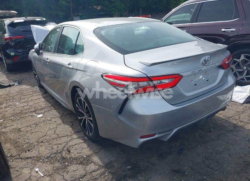 Photo 3 of 2018 Toyota Camry SE (VIN 4T1B11HK5JU088440)