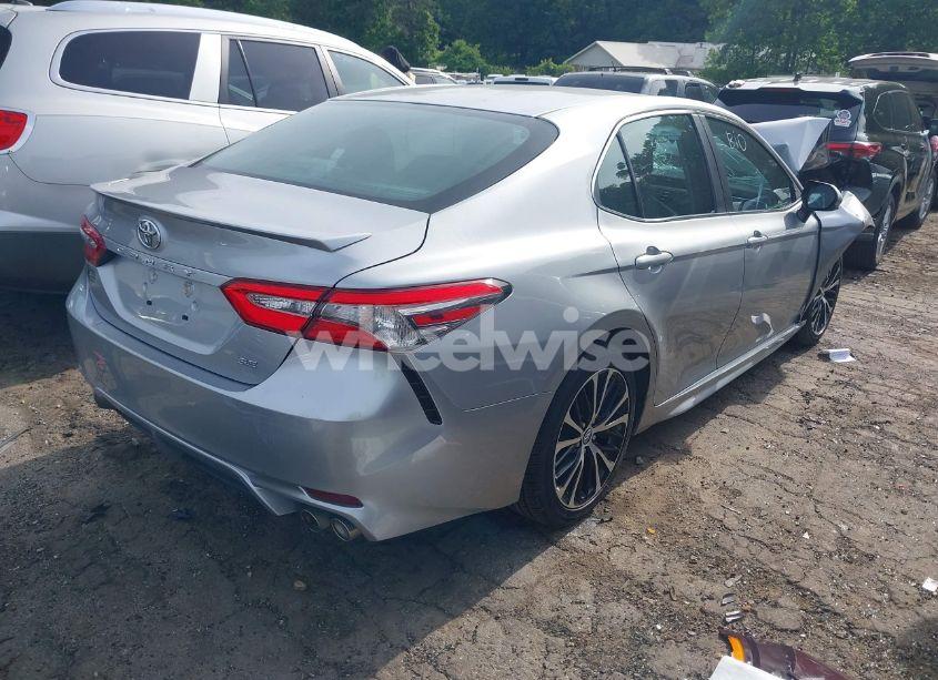 Photo 4 of 2018 Toyota Camry SE (VIN 4T1B11HK5JU088440)