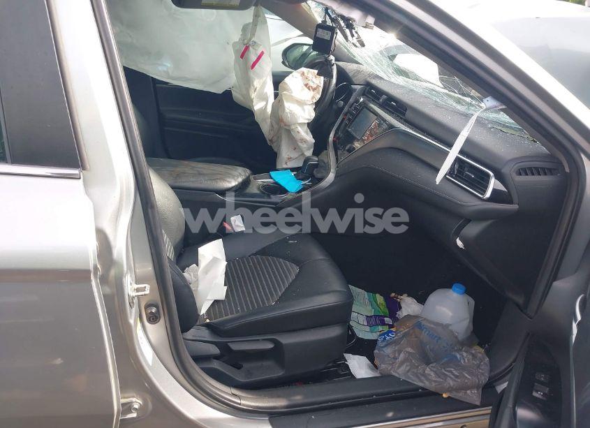 Photo 5 of 2018 Toyota Camry SE (VIN 4T1B11HK5JU088440)