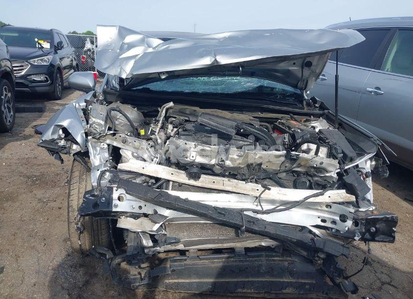 Photo 6 of 2018 Toyota Camry SE (VIN 4T1B11HK5JU088440)