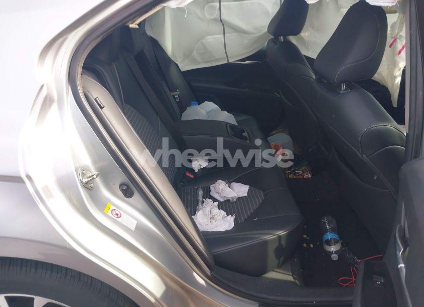 Photo 8 of 2018 Toyota Camry SE (VIN 4T1B11HK5JU088440)