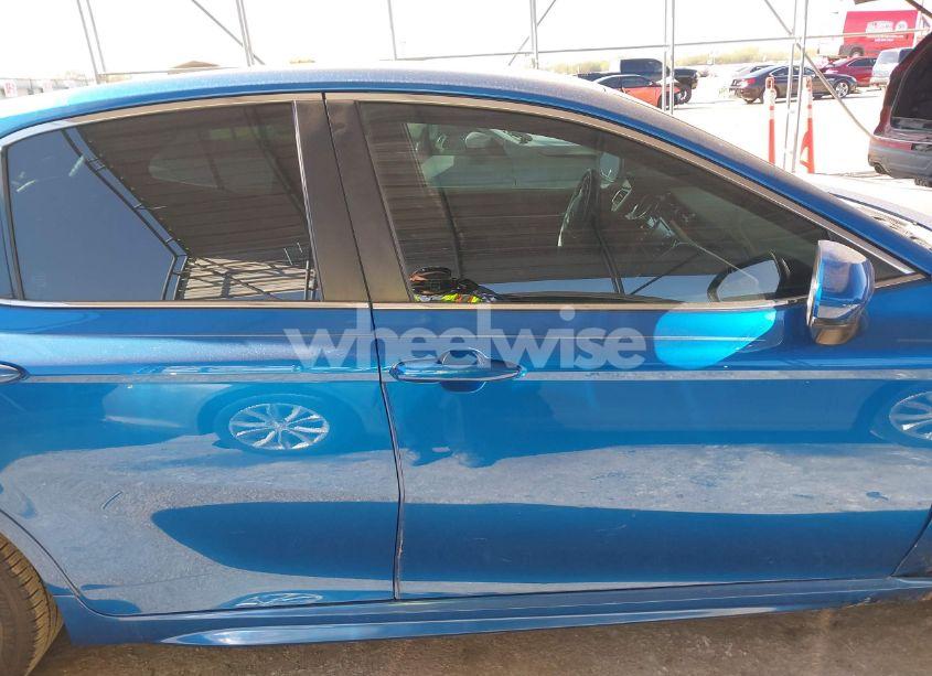 Photo 14 of 2018 Toyota Camry SE (VIN 4T1B11HK5JU102451)