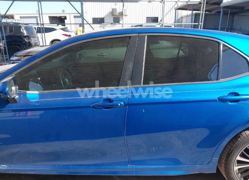 Photo 15 of 2018 Toyota Camry SE (VIN 4T1B11HK5JU102451)