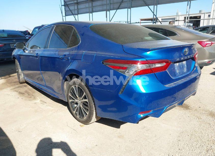 Photo 3 of 2018 Toyota Camry SE (VIN 4T1B11HK5JU102451)