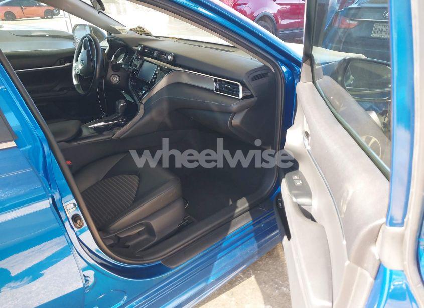 Photo 5 of 2018 Toyota Camry SE (VIN 4T1B11HK5JU102451)