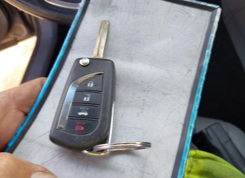 Photo 11 of 2018 Toyota Camry SE (VIN 4T1B11HK5JU124756)