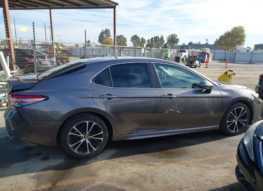 Photo 14 of 2018 Toyota Camry SE (VIN 4T1B11HK5JU124756)