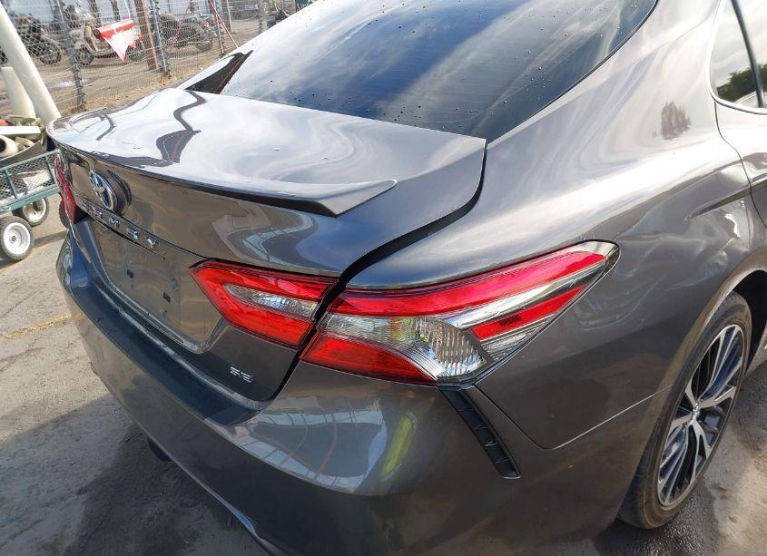 Photo 19 of 2018 Toyota Camry SE (VIN 4T1B11HK5JU124756)